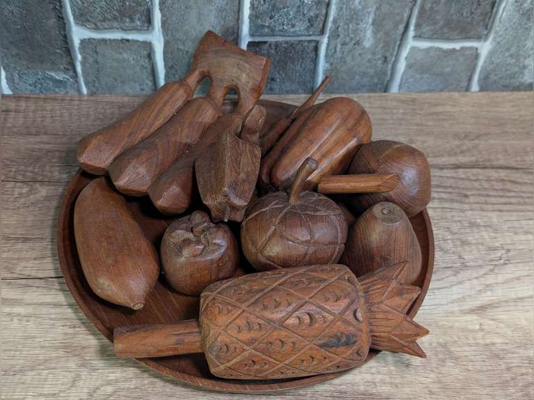 VINTAGE ROUND WOODEN TRAY WITH HAND CARVED WOOD DECORATIVE FRUIT image