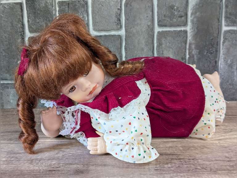 COLLECTOR'S CHOICE JESSICA PORCELAIN DOLL image