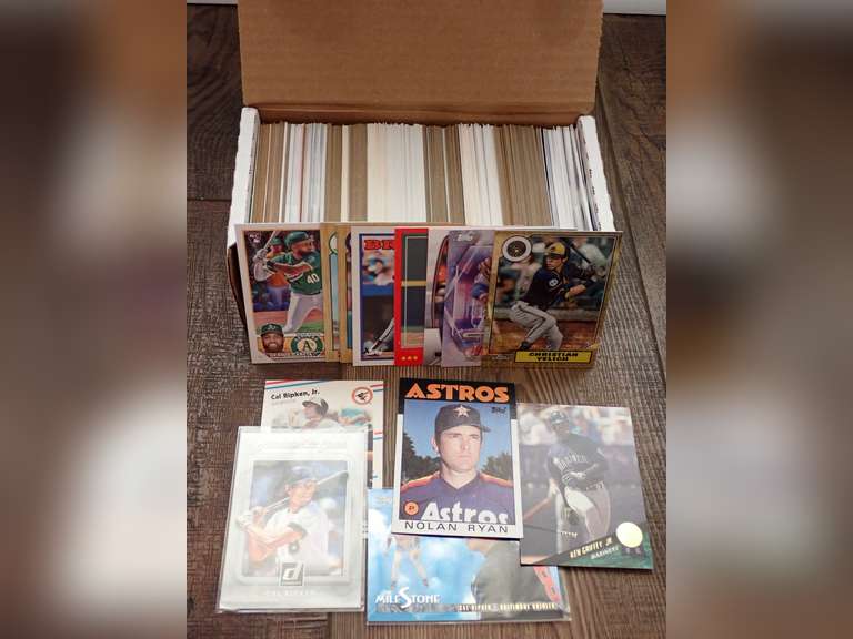 400+/- UNSEARCHED BASEBALL CARDS image