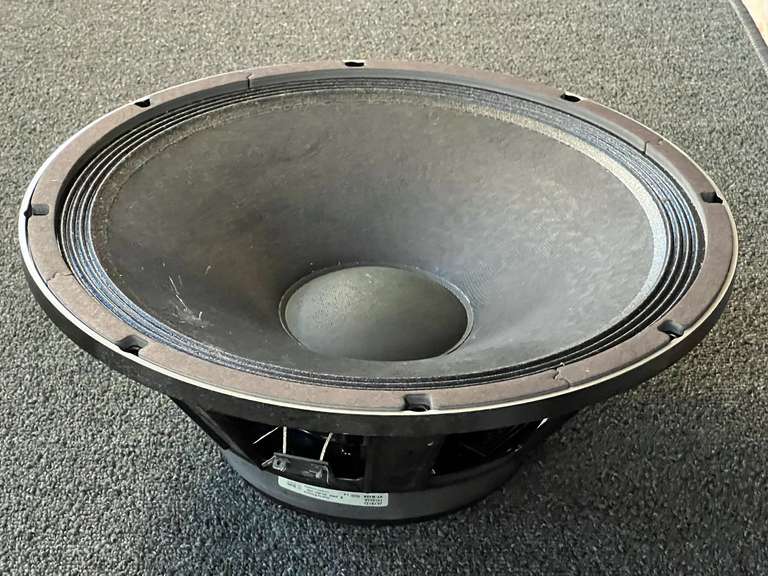 Eminence 15" 8ohm speaker, specifically identified as a Yamaha replacement speaker model JAY6132. image