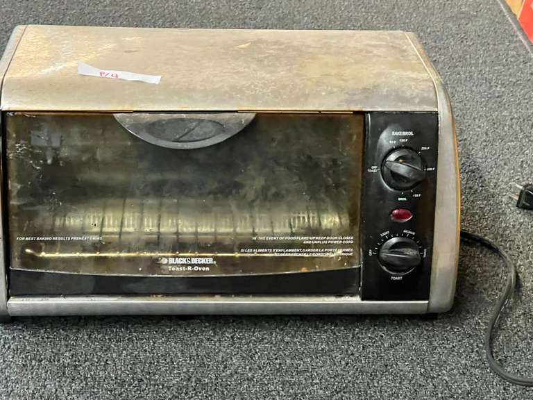 Black & Decker toaster oven, powers up, see pictures for details. image