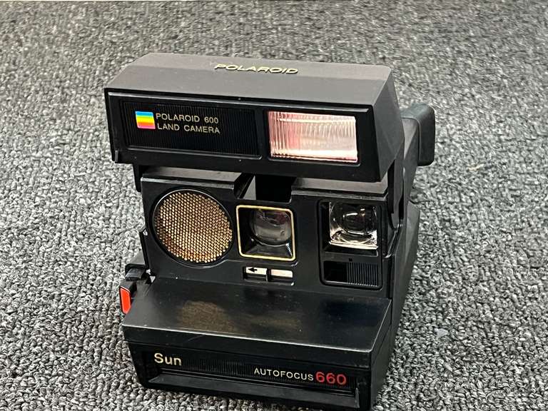 Polaroid 600 land camera, working condition unknown, see pictures for details. image