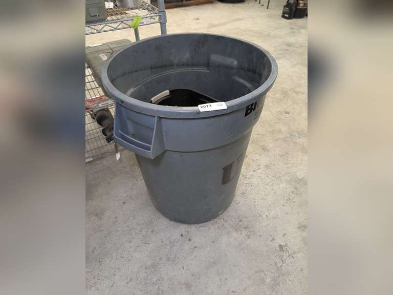 LARGE AND SMALL SHOP GARBAGE CANS image