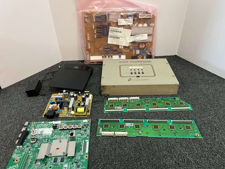Cisco Linksys E 1500 router, also includes a Zone Expander model ZE – 4, and assorted main/motherboards. Working condition unknown on all of these items, see pictures for details. image