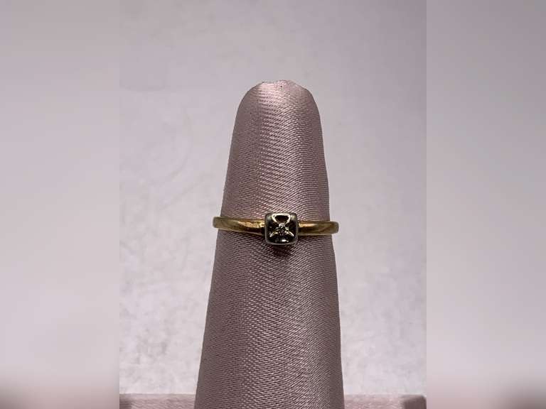 14KT YELLOW GOLD SMALL BAND WITH TINY CENTER DIAMOND 1.27 GRAMS SIZE 4 1/4 image