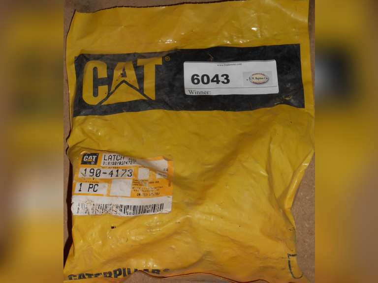 (1) CAT P/N 190-4173 LATCH ASSY (NEW P/N 454-9097) image