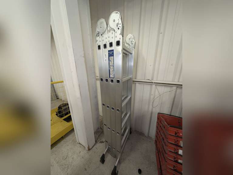 ARTICULATED ALUMINUM MULTI-PURPOSE LADDER image