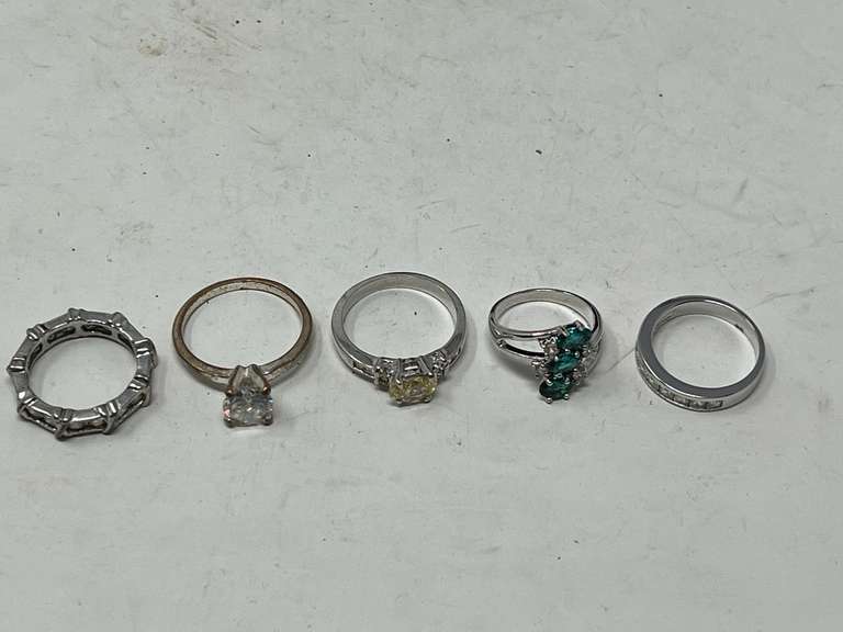 Assorted ladies fashion rings, five pieces, see pictures for details. image