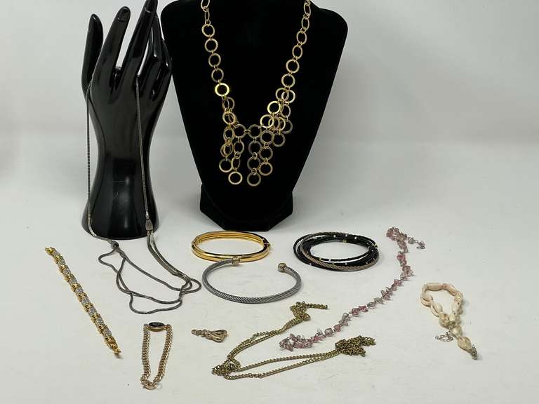 Ladies fashion estate jewelry to include assorted necklaces, bangle bracelets, rope bracelet, and more, see pictures for details. image