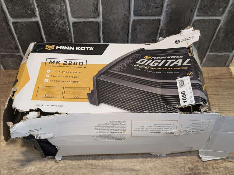 MINN KOTA MK2200 DUAL BANK ONBOARD BATTERY CHARGER image