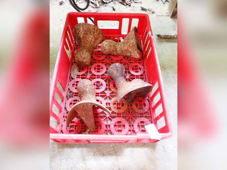 Set of Four Cast Iron Clawfoot Tub Feet image