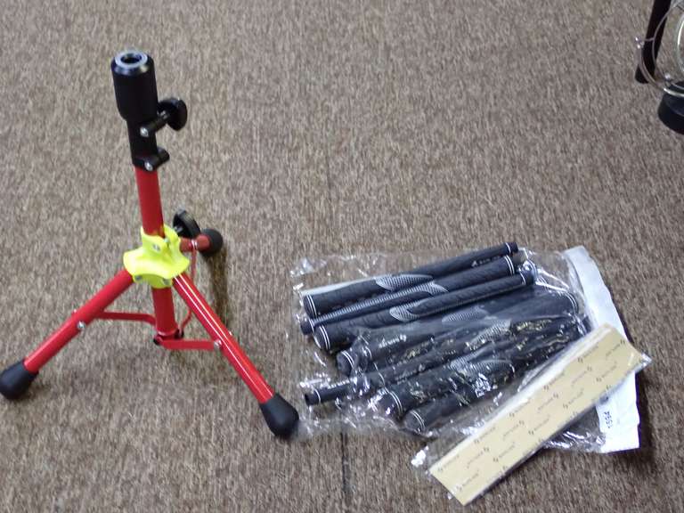 Golf Club Regripping Kit & Tripod image