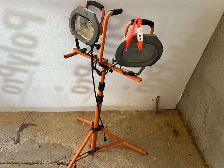 Double Halogen work light with stand, needs new bulbs, see pictures for details. image