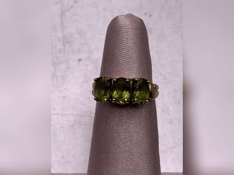 10KT YELLOW GOLD BAND WITH 3 OVAL PERIDOTS 2.64 GRAMS SIZE 5 1/4 image