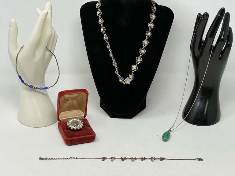 Lovely fashion estate jewelry to include a Fossil daisy ring, a floral choker/necklace with aurora borealis rhinestones, and more. See pictures for details. image
