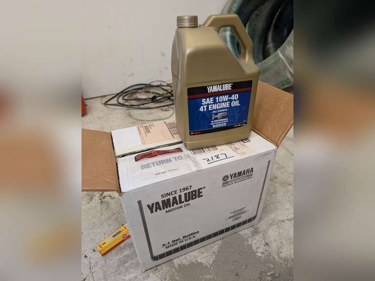 YAMALUBE SAE 10W-40 4T ENGINE OIL - 1 GALLON BOTTLES (CASE OF 4) image