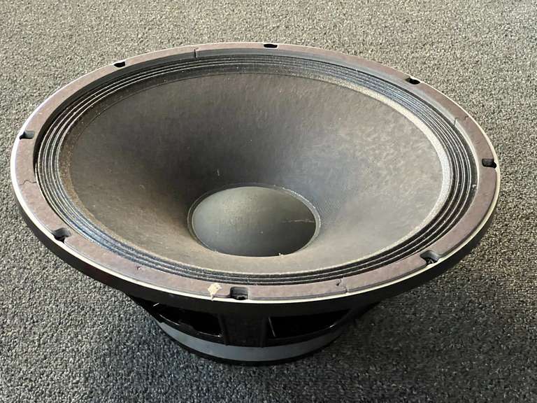 Eminence 15" 8ohm speaker, specifically identified as a Yamaha replacement speaker model JAY6132. image