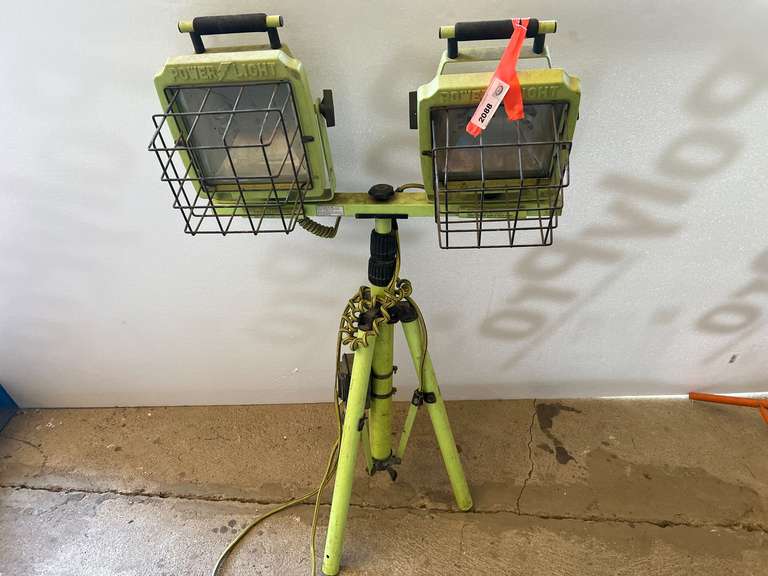Double Halogen work light with stand, needs new bulbs, see pictures for details. image