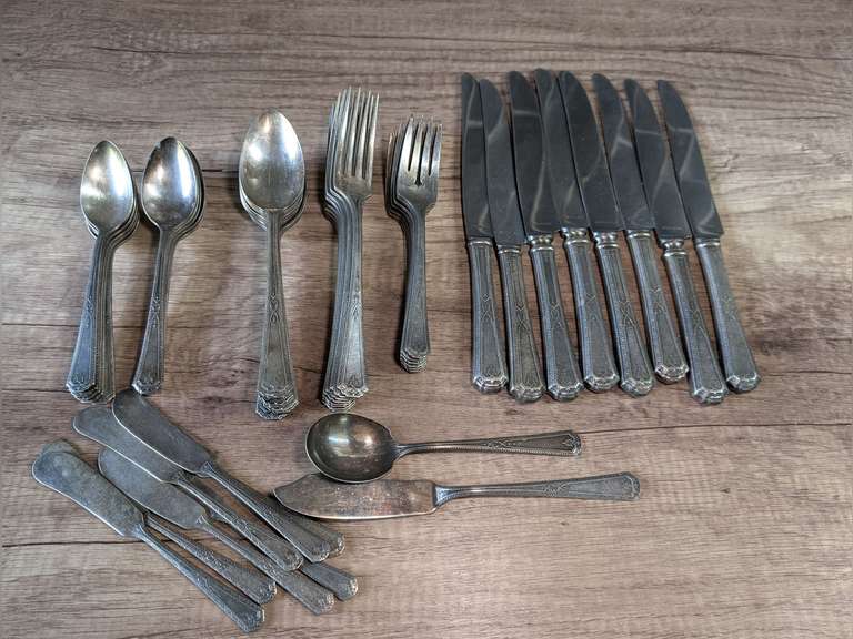 ONEIDA COMMUNITY GUARDIAN PATTERN SILVER PLATE FLATWARE image