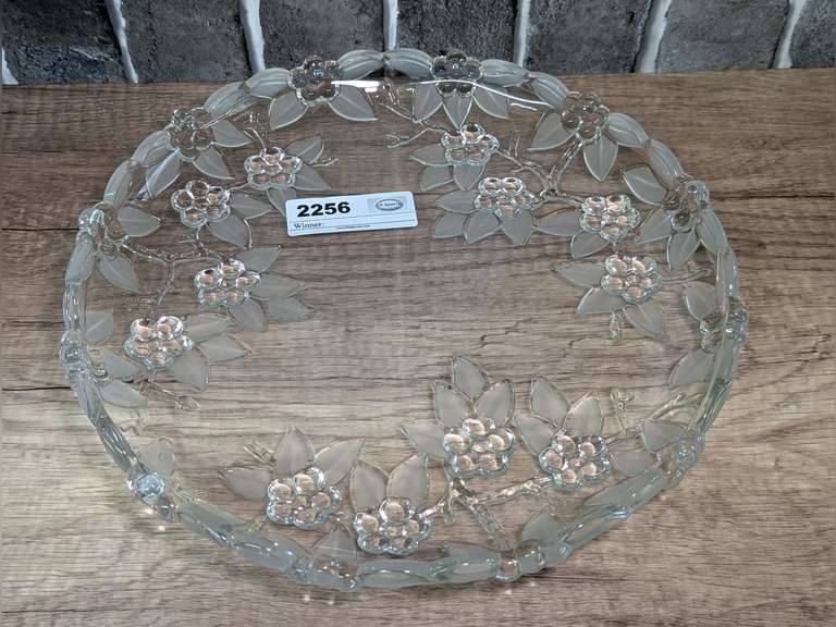 VINTAGE CRYSTAL FLOWER MOTIF ROUND SERVING PLATTER image