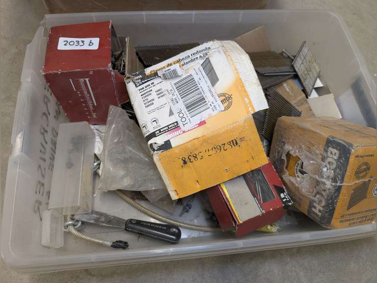 NAILS, BOSTITCH NAIL GUN FRAMING NAILS, AND MORE IN TUB MARKED 2033B image