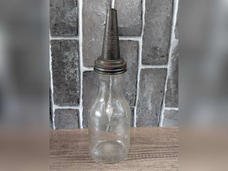 ANTIQUE OIL BOTTLE WITH THE MASTER MFG. CO. SPOUT image
