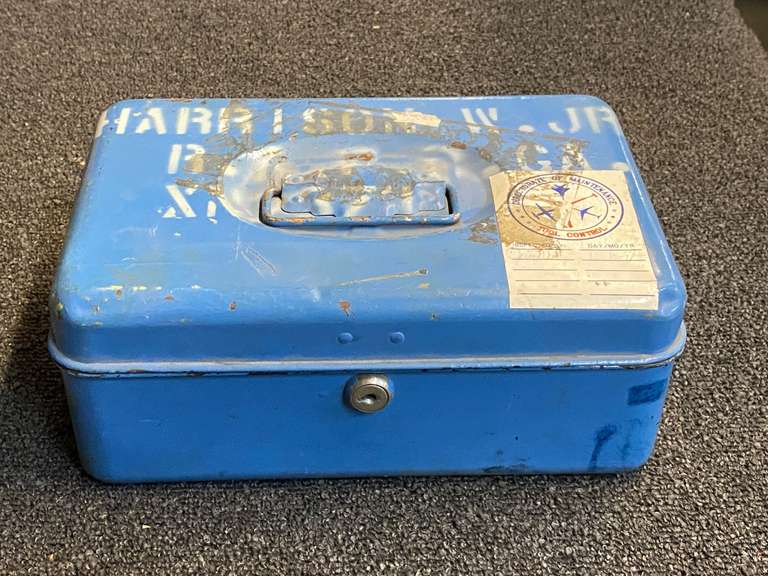 Metal cash box, no key, see pictures for details. image