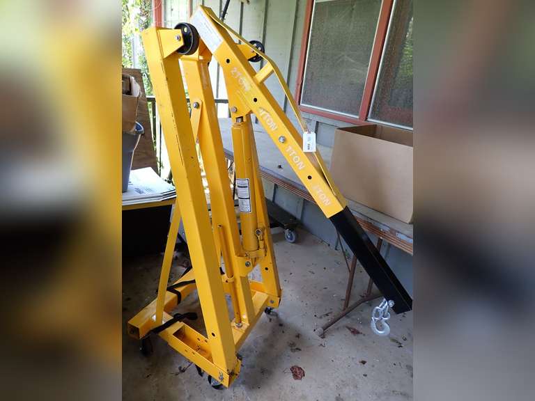 2-Ton Folding & Rolling Engine Hoist with 8-Ton Long Ram Jack image
