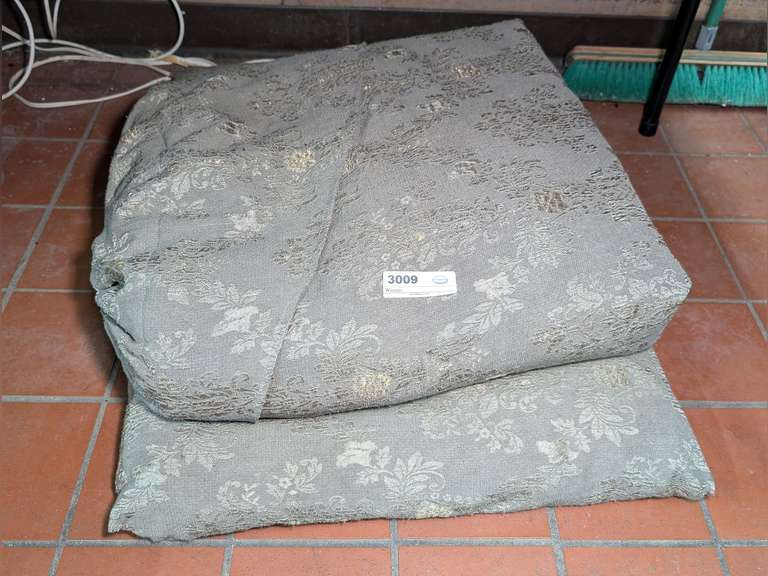 PET PILLOW AND MATCHING FABRIC CASE WITH OUTDOOR FURNITURE CUSHION image
