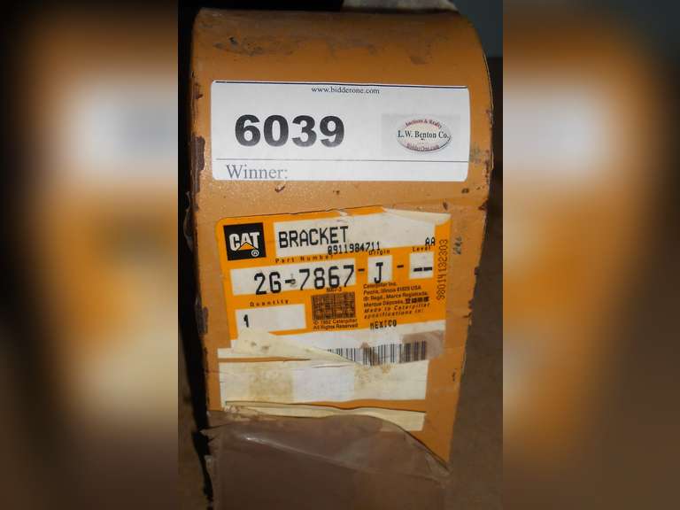 (1) CAT P/N 2G-7867 BRACKET image