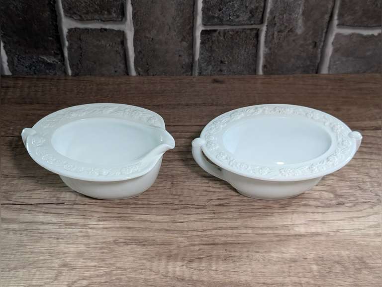 VINTAGE ANCHOR HOCKING VITROCK FLOWER RIM WHITE MILK GLASS OVAL SUGAR AND CREAMER SET image