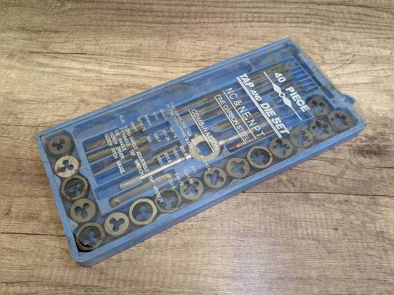 TAP AND DIE SET image