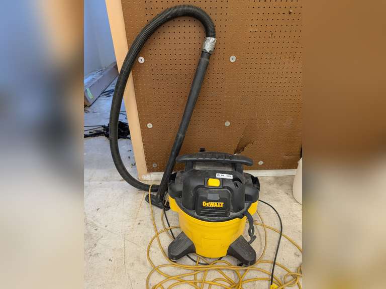 DEWALT DXV06P 6 GALLON CAPACITY WET/DRY SHOP VACUUM image