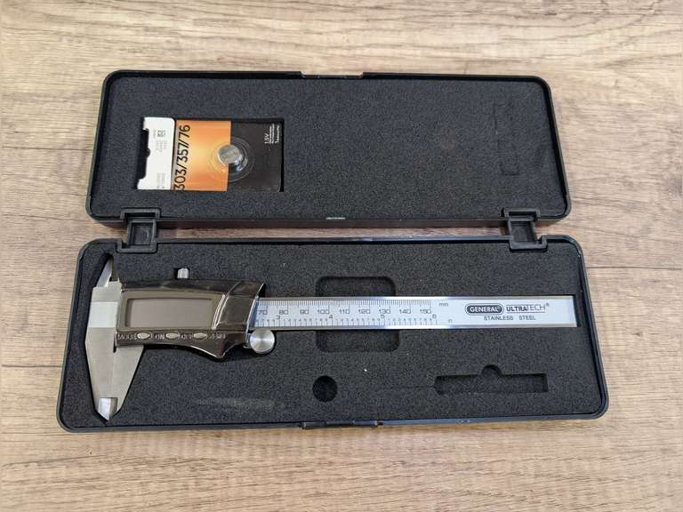 GENERAL ULTRA-TECH DIGITAL CALIPER WITH CASE AND BATTERY image