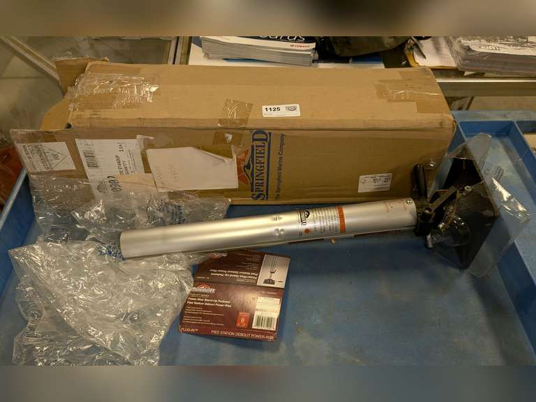 SPRINGFIELD HYDRAULIC ADJUSTABLE STAND UP  BUTT SEAT PEDESTAL WITH ORIGINAL BOX image
