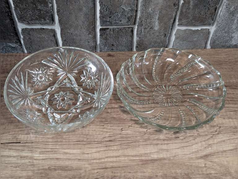 VINTAGE FORMAL GLASS SERVING BOWLS INCLUDING ANCHOR HOCKING STAR OF DAVID PATTERN image
