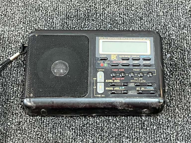 DAK PLL synthesized world band receiver, MR – 101S, working condition unknown, see pictures for details. image