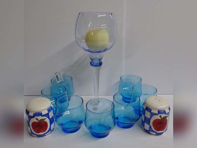 Blue Glassware Set image