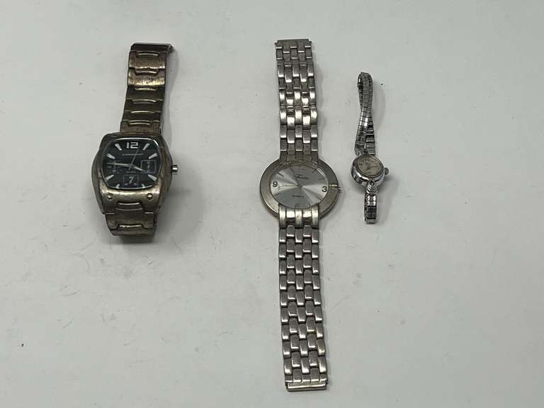 Men’s watches to include Fondini, and London. The bands on these watches are somewhat pitted. Also includes a ladies Timex watch, see pictures for details. image
