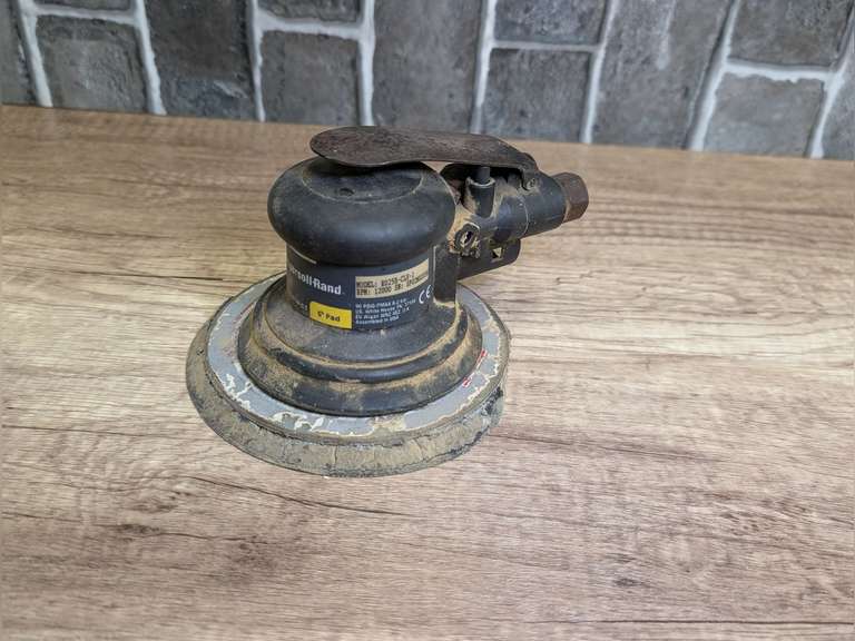 INGERSOLL RAND AIR POWERED 5-IN PALM SANDER image