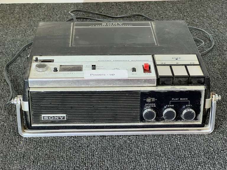 Vintage Sony TC-800 reel-to-reel tape recorder, powers up, working condition unknown, see pictures for details. image