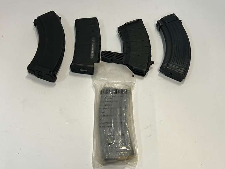 Assorted magazines, 5.56 x 45, 7.62 x 39, and more, five pieces, see pictures for details. image