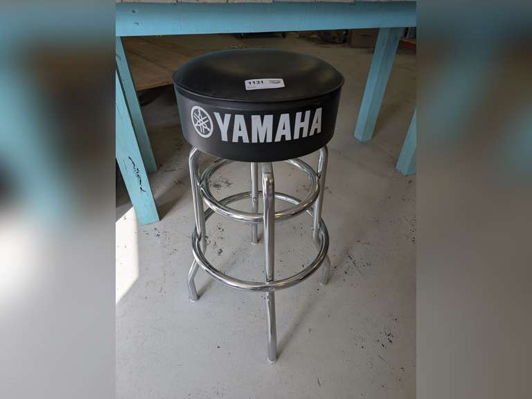 YAMAHA SWIVELING BAR STOOL image