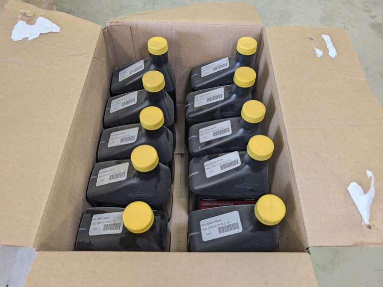 FULL CASE OF BRIGGS & STRATTON 18 OZ BOTTLE PREMIUM 4-CYCLE SMALL ENGINE OIL, SAE 30 image