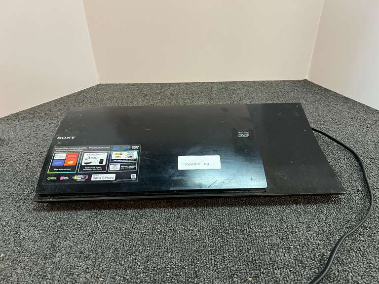 Sony Blu-ray, powers up, working condition unknown, see pictures for details. image
