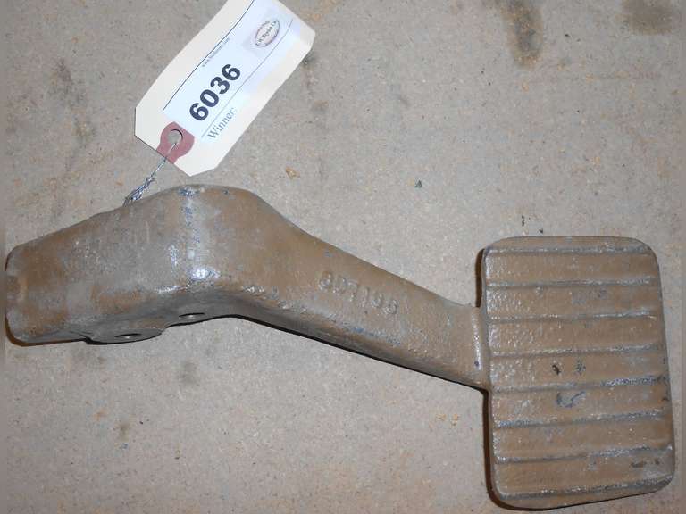 (1) CAT P/N 8D-7168 PEDAL image