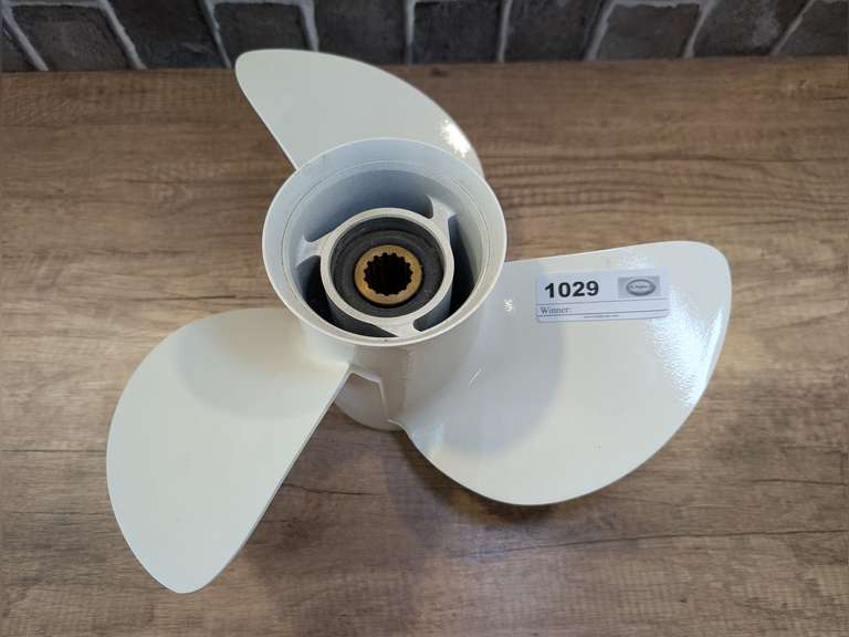ALUMINUM 13 5/8 X 14 PROPELLER, BELIEVED TO FIT MID-RANGE HORSEPOWER YAMAHA image