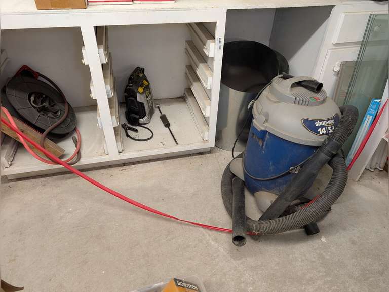 ALL ITEMS IN FLOOR CORNER AREA INCLUDING FLUORESCENT LIGHT FIXTURE, SHOP-VAC, WALL MOUNT RETRACTING AIR HOSE REEL, AND MORE image