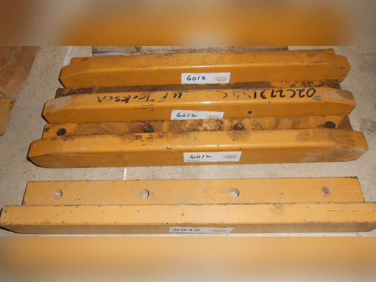 (4) CAT P/N 9U-8456 STRIP image