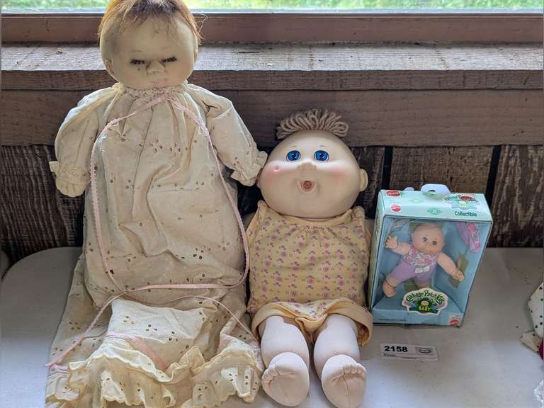 OLD CLOTH DOLL AND CABBAGE PATCH KIDS image